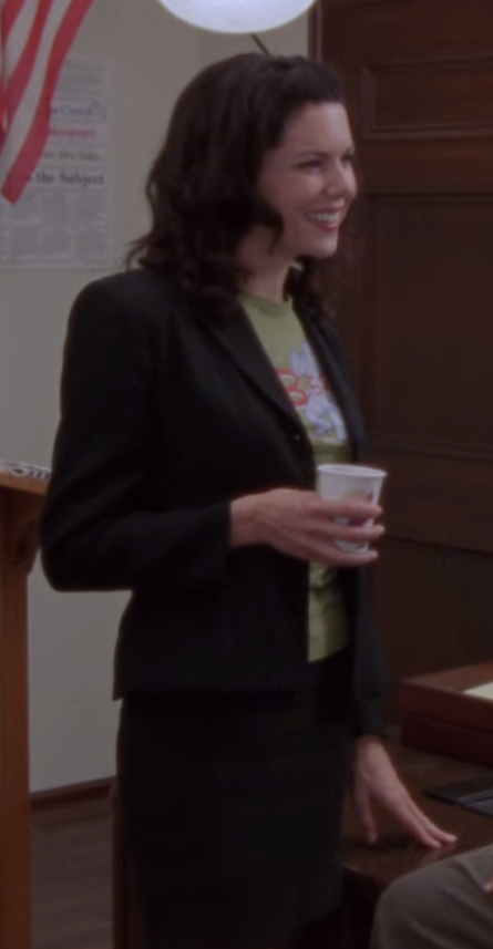 agilmoregirlx's tweet photo. Season 1 Episode 4
The Deer Hunters
"Jesus, Mary, Joseph and the camel!"
#starshollow #lorelaigilmore #gilmoregirls #ggquotes #tvquotes #funnyquotes #rorygilmore #thegilmoregirls #gilmore #laurengraham #lorelaiandmax https://t.co/joFLqDrCBL