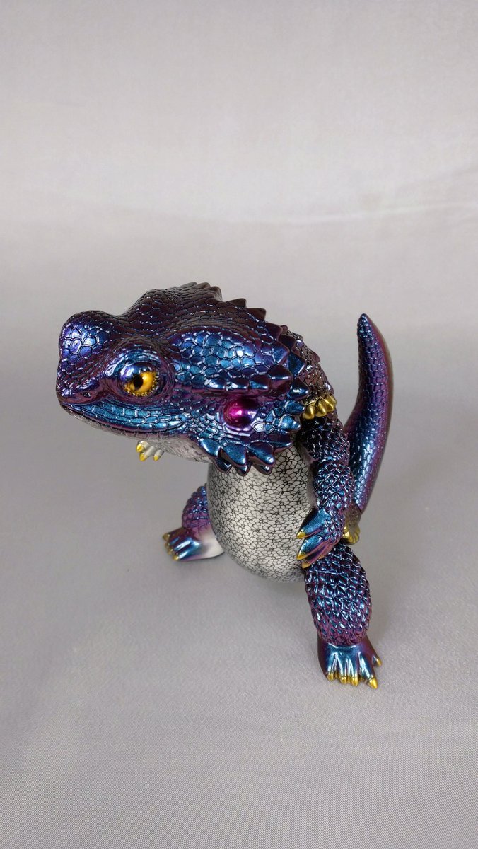 ペインターネット フトアゴン アンドロメダ2 ソフビ フトアゴヒゲトカゲ フトアゴンをマジョーラのアンドロメダ2で塗ってみました。 腹は