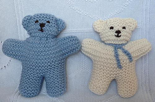 We are asking people to help knit pairs of comforting teddy bears for patients and their loved ones during the #COVID19 pandemic. 🧶

The teddies come as an identical pair, with one being given to the patient and the other to a loved one. 

Find out more: srft.nhs.uk/media-centre/k…