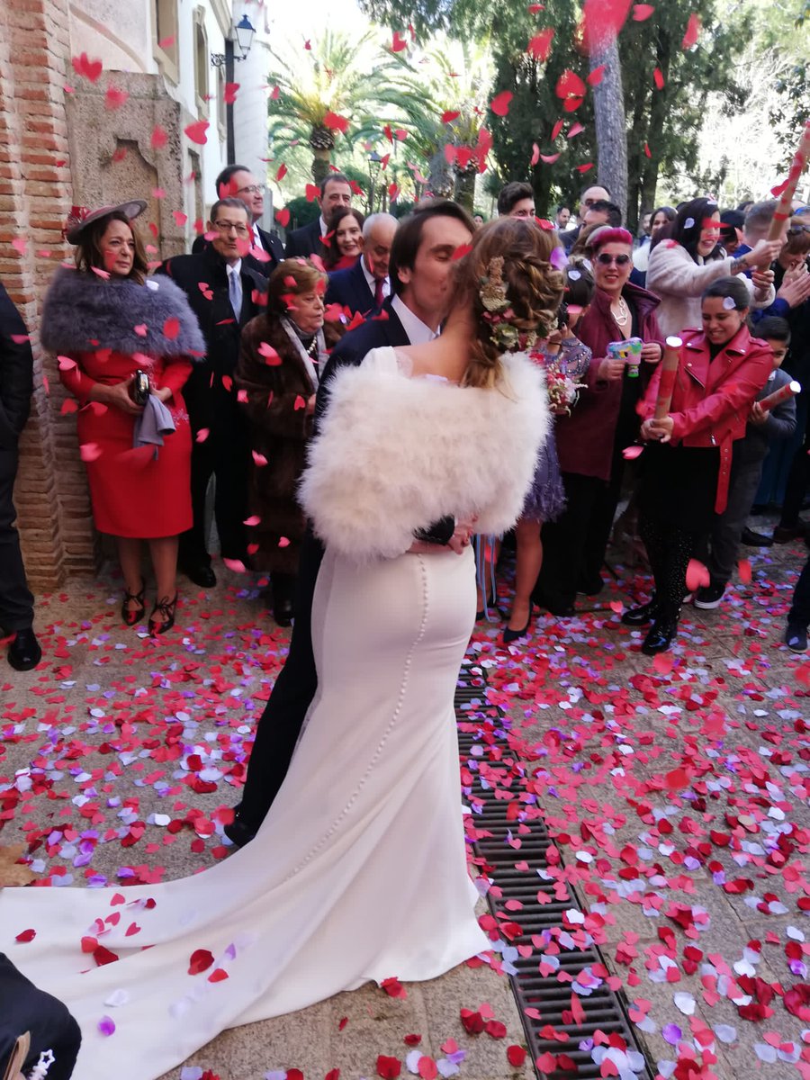 amayusska's tweet photo. @JuanFabregat3 y llegaste un 15 de mayo para cambiar mi vida y mejorarla cada día! Sigamos gastando vida y conquistando castillos! 2+1🥰 https://t.co/wrxuFsJ2Zs