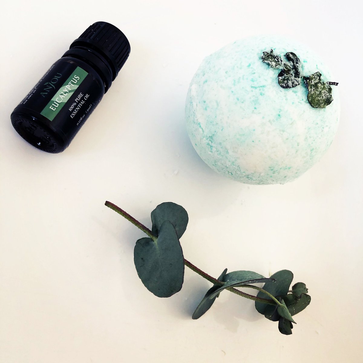 Eᴜᴄᴀʟʏᴘᴛᴜs ʙᴀᴛʜ ʙᴏᴍʙ!
Cᴀɴᴛ ɢᴇᴛ ᴏᴠᴇʀ ʜᴏᴡ ɢᴏᴏᴅ ɪᴛ sᴍᴇʟʟs!
Bᴀᴛʜʙᴏᴍʙs ᴏᴜᴛ ᴛᴏ ʙᴇ ᴛᴇsᴛᴇᴅ ʙʏ ᴘᴇᴏᴘʟᴇ ᴏғ ᴅɪғғᴇʀᴇɴᴛ sᴋɪɴ ᴛʏᴘᴇs!
Wᴀᴛᴄʜ ᴛʜɪs sᴘᴀᴄᴇ!