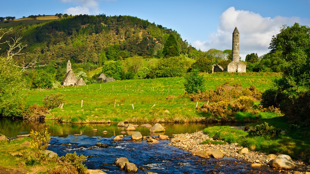 CulturViajes's tweet photo. Las 2 pistas de nuestra #SopaDeLetras 📝

📌 Pueblo de origen prehistórico que se expandió por toda Europa, con especial incidencia en Irlanda.
 📌Conjunto monacal situado en el condado de #Wicklow (en la imagen).

#DaleAlCoco con @CulturViajes 🤔💭 ¡Y disfruta! https://t.co/SW9lwuDUU4
