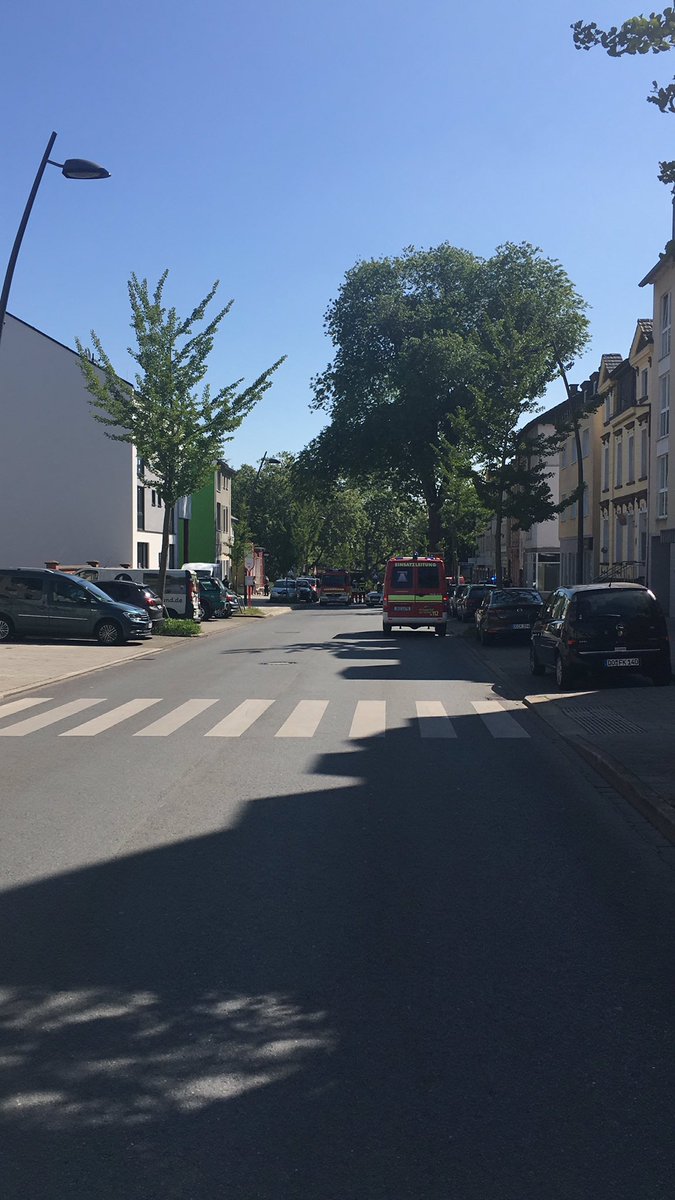 #Feuerwehr #Dortmund Gasausströmung auf der Hochofenstraße. Mehrere Gebäude geräumt.