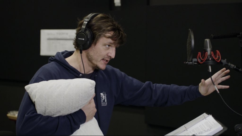 pedro pascal holding a pillow in place of baby yoda while doing voice work for the mandalorian is something that can actually be so personal