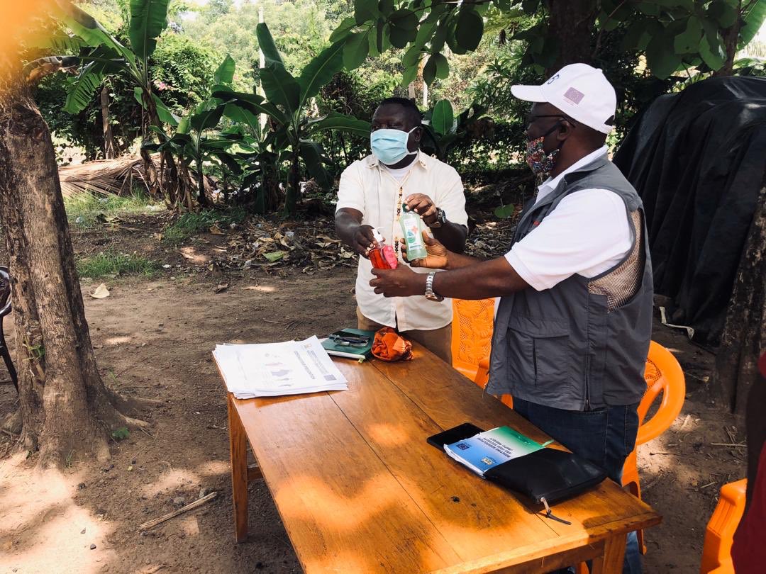 BafsLeone's tweet photo. It’s being a great team work so far. 
We simultaneously touched down in Kambia and Bombali, and later Tonkolili Districts. Our message is: COVID-19 is real and a common enemy, we must be challenged to take action. @TomVensEU @jemilla2 @AmbroseJames12 @jonathan_lamboi https://t.co/QSeKiIeNFE