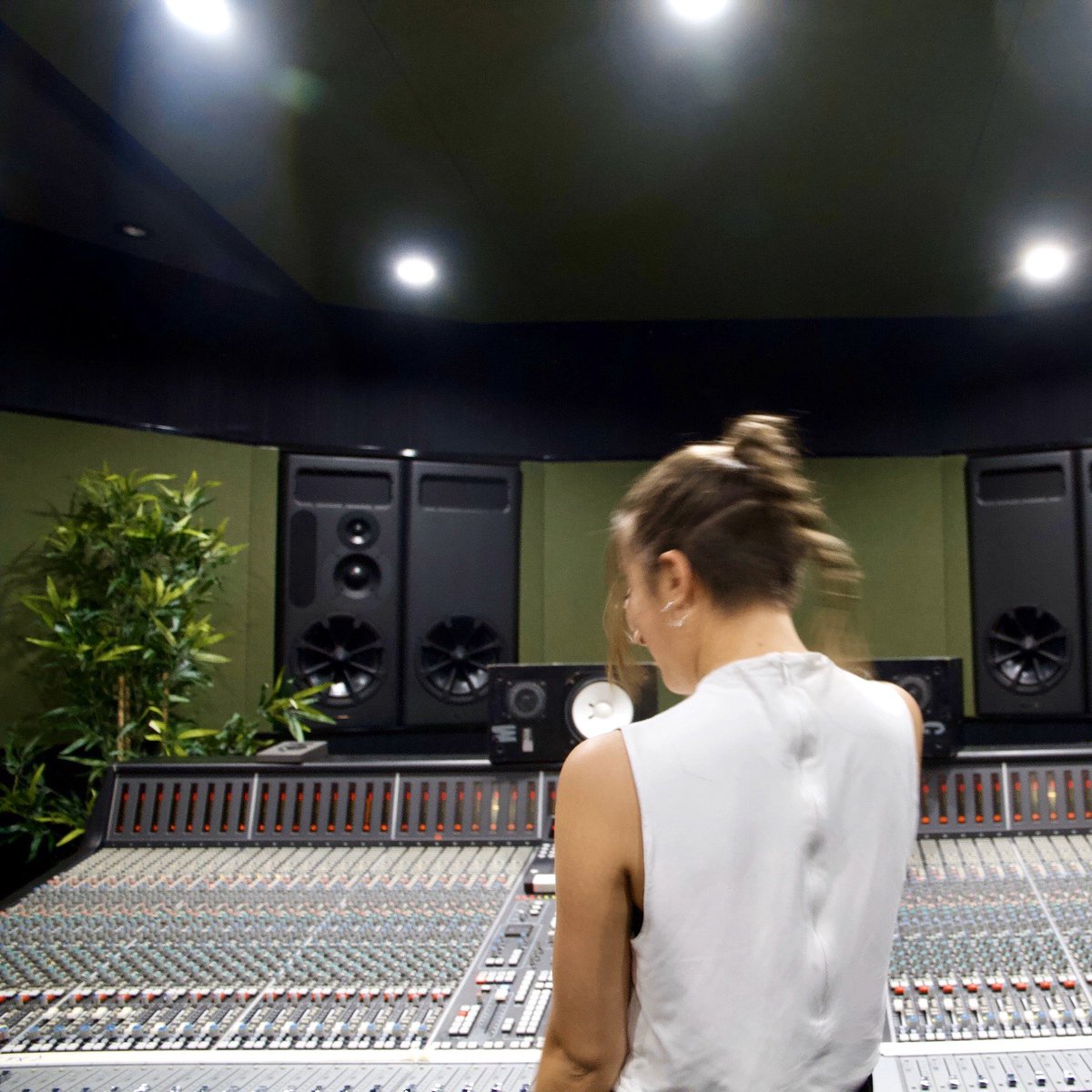 Charlotte Adelle tweet media