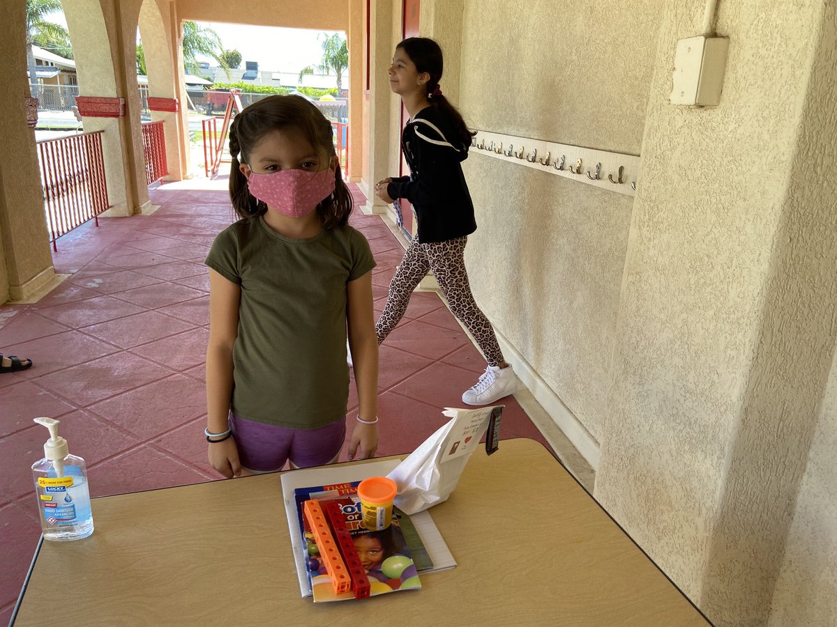 My students picking up their supplies <a href="/craignewmark/">craig newmark</a>,<a href="/familyalbumapp/">FamilyAlbum</a>