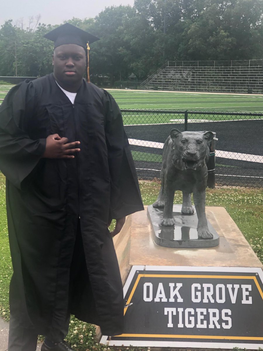 kenean_caldwell's tweet photo. OG Graduation 2020
#OGTigers https://t.co/BbrL2L7t3t