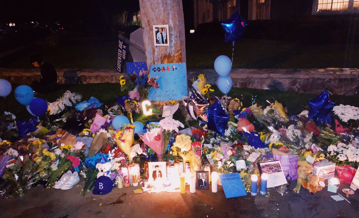 RickyPDillon's tweet image. i miss you corey. i returned one of the tennis balls i stole from you last time we played. i’m sorry we didn’t get around to playing more i wish we would have, but the last time we did was so fun and we even beat two really good strangers in doubles 😎🎾 i love you legend 💙