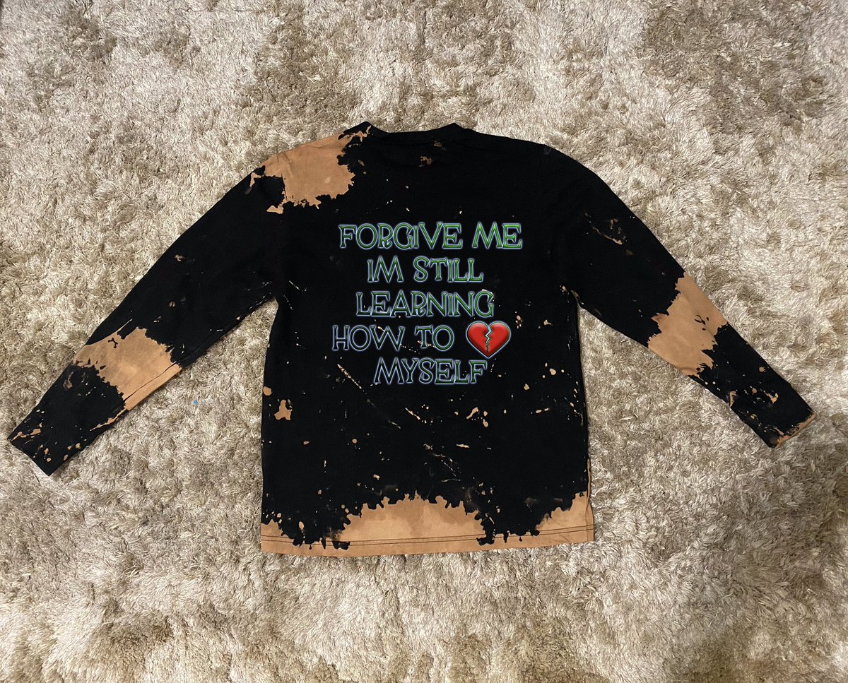 VivreLaVieCo's tweet photo. #shoplla #livinglifeapparel #lla #green #red #gold #red #handbleached #unisexapparel #cotton #brokensoulCollection #heart #streetwear #urban https://t.co/pXpLJQUTNq