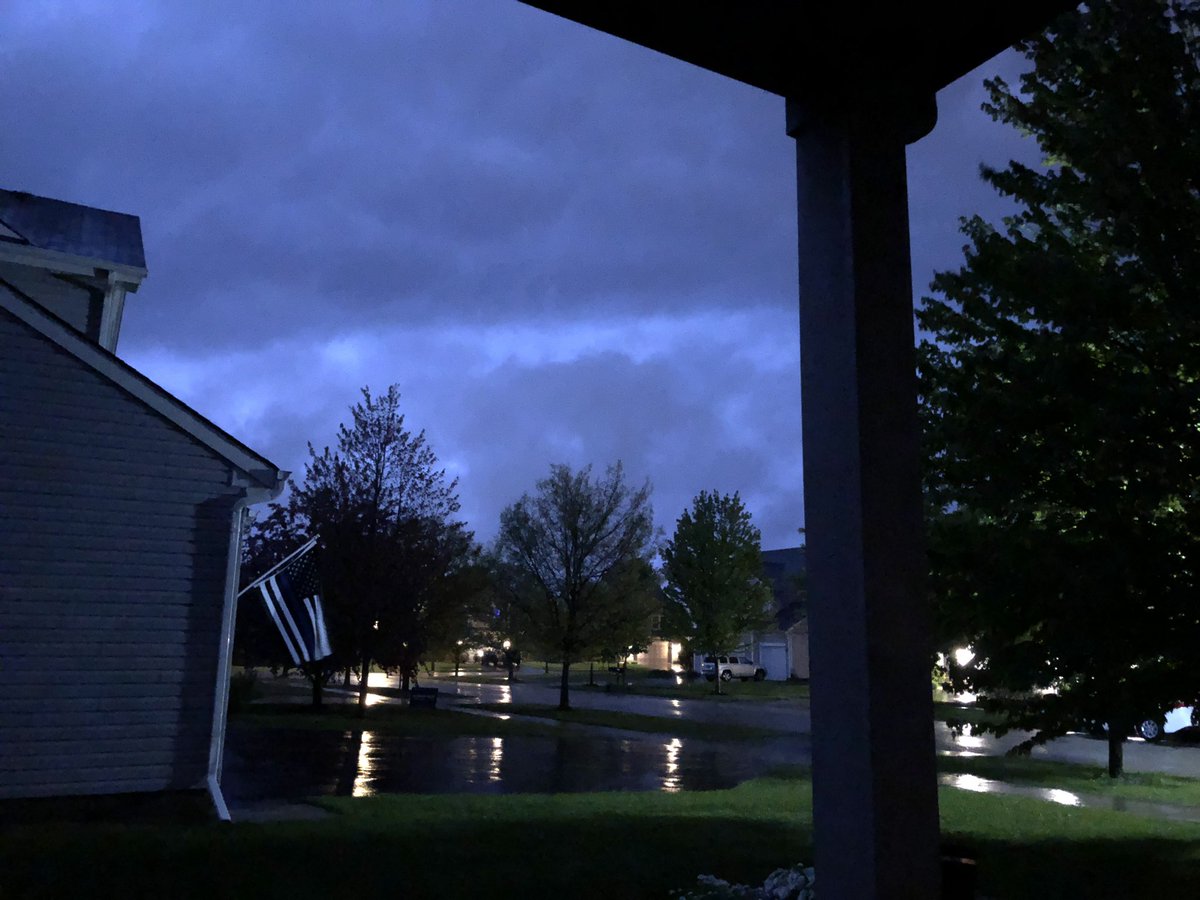 schools_01's tweet photo. #nightstorms https://t.co/QrgUuS2YHx