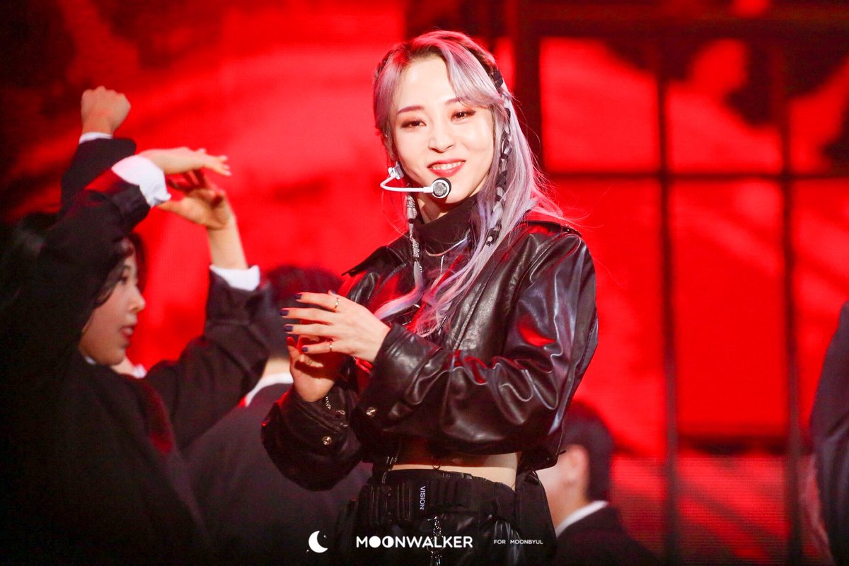 200104
I’m tired....

#MAMAMOO #MOONBYUL
#마마무 #문별 
#문별이 #玟星 #文星伊

rbw is crazy...