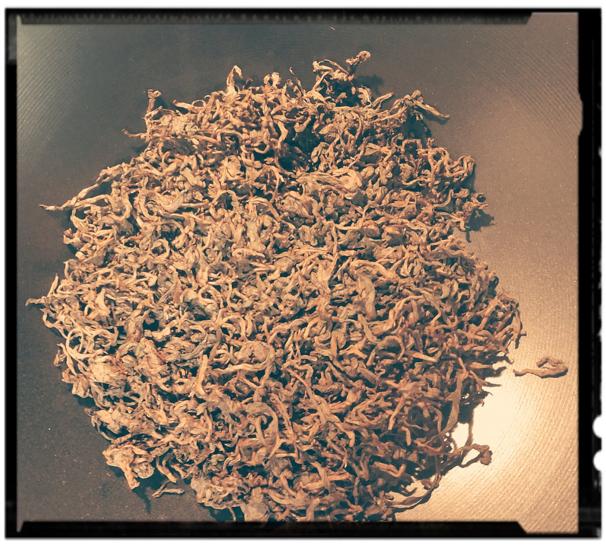 TeaAbbys's tweet photo. Ready to pan fire this Uber fragrant Bohea. Music for this must be Run DMC with #wokthisway and The Stranglers with #GoldenBrown. Back to a day of picking tomorrow. I need a cup of tea. @TeaAbbys https://t.co/8yyzpgVPu2