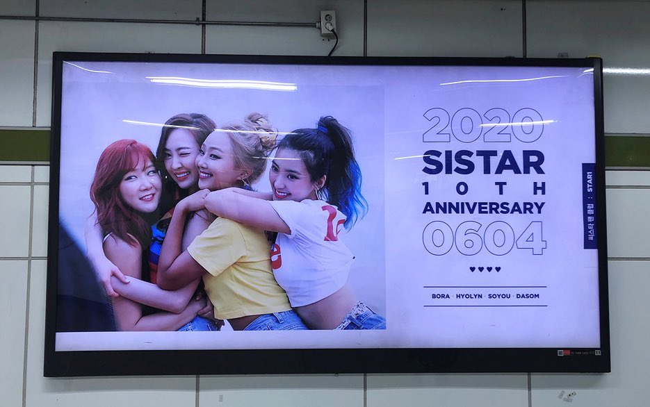 sistarsptz's tweet image. 7호선 고속터미널역 B11 자리에
10주년 기념 광고가 설치되었습니다.

많은 관심과 방문으로,
10주년을 함께 축하해 주세요 💙

#씨스타_10주년_축하해
#SISTAR_10th_Anniversary