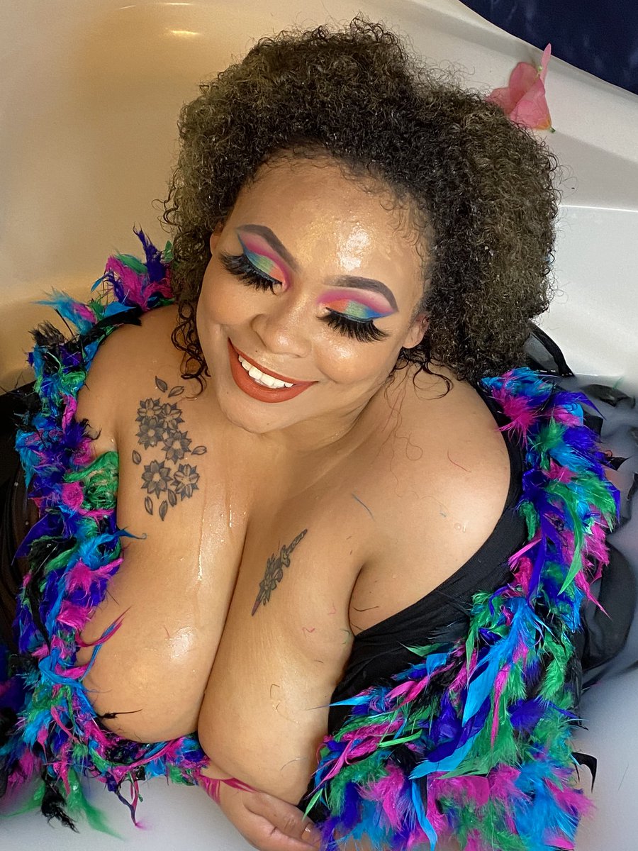 coco_smiles0225's tweet photo. So I have a milk bath set on my onlyfans. 🖤

https://t.co/XceLIrf4yH https://t.co/D7xcZ7CwK4