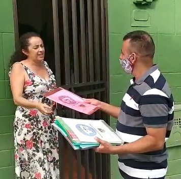 sandramabelaz's tweet photo. Llegamos a cada docente de nuestra CDA con el material de estudio de ciclo 1.Garantizamos que todos tengan acceso a la formación que les permita optimizar el acompañamiento a sus estudiantes. Gracias a los directivos que nos apoyan en el proceso.@JorgeCelisG @omabe19 @mara_vivas https://t.co/dI4zZTD9bz