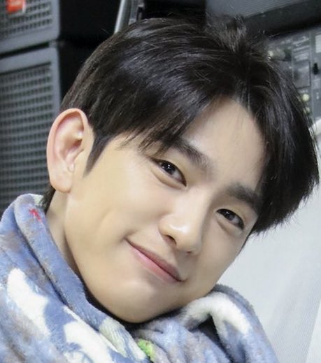 nyeongbeom_'s tweet photo. Jinyoung’s :] smile dimples and cheekies appreciation tweet

#진영 #갓세븐 @GOT7Official https://t.co/vf3JaSQ7fG