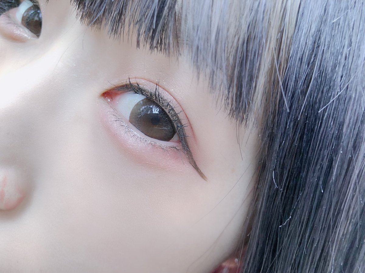 カワシマユカ Twitterren 流石にアイライン長すぎるやろ 穴子の一本握りくらいある