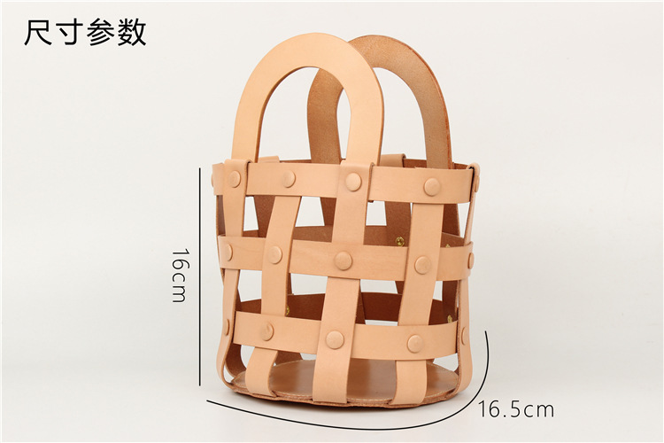 bagshersale5's tweet photo. 2020 Hot Original Handmade Retro Niche Leather Crossbody Bucket Bag
https://t.co/ugmoWqAbDR https://t.co/5D3o7MqIxX