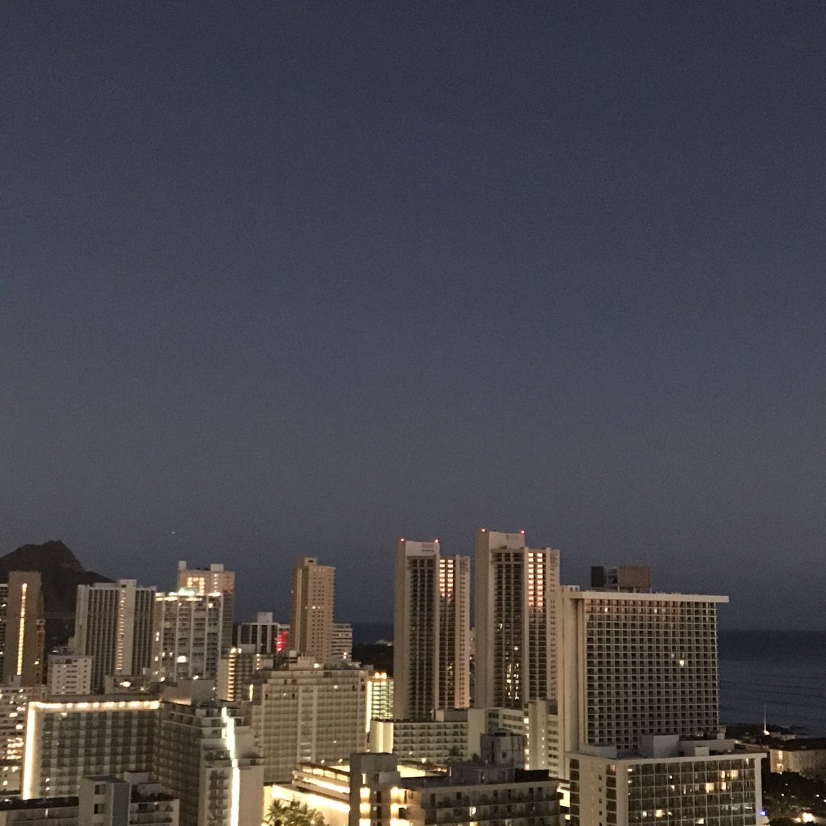 MihoRiddle's tweet photo. ไปๆฅใไธๆฅใใใใจใ๐
Stay safe Hawaii and get better soon ๐
#sunset
#ใใฏใค
#ใใใซใซ
#ใฏใคใญใญ
#ใคใใฝใฉ
#้็ฉบ
#ๅฝ้็ตๅฉ
#ๆ่ฌ
#ใใใใจใ
#hawaii
#hawaiilife
#waikiki
#honolulu
#love
#appreciate
#findrhc https://t.co/Qw5dG6j4HY