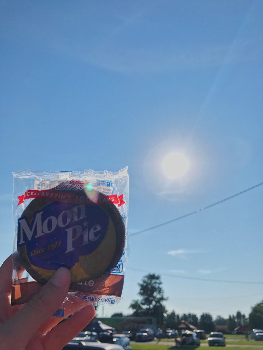 mmped4's tweet photo. @MoonPie Remember when I brought you to see the solar eclipse in 2017 - did u have fun? https://t.co/aSAllcFwHb