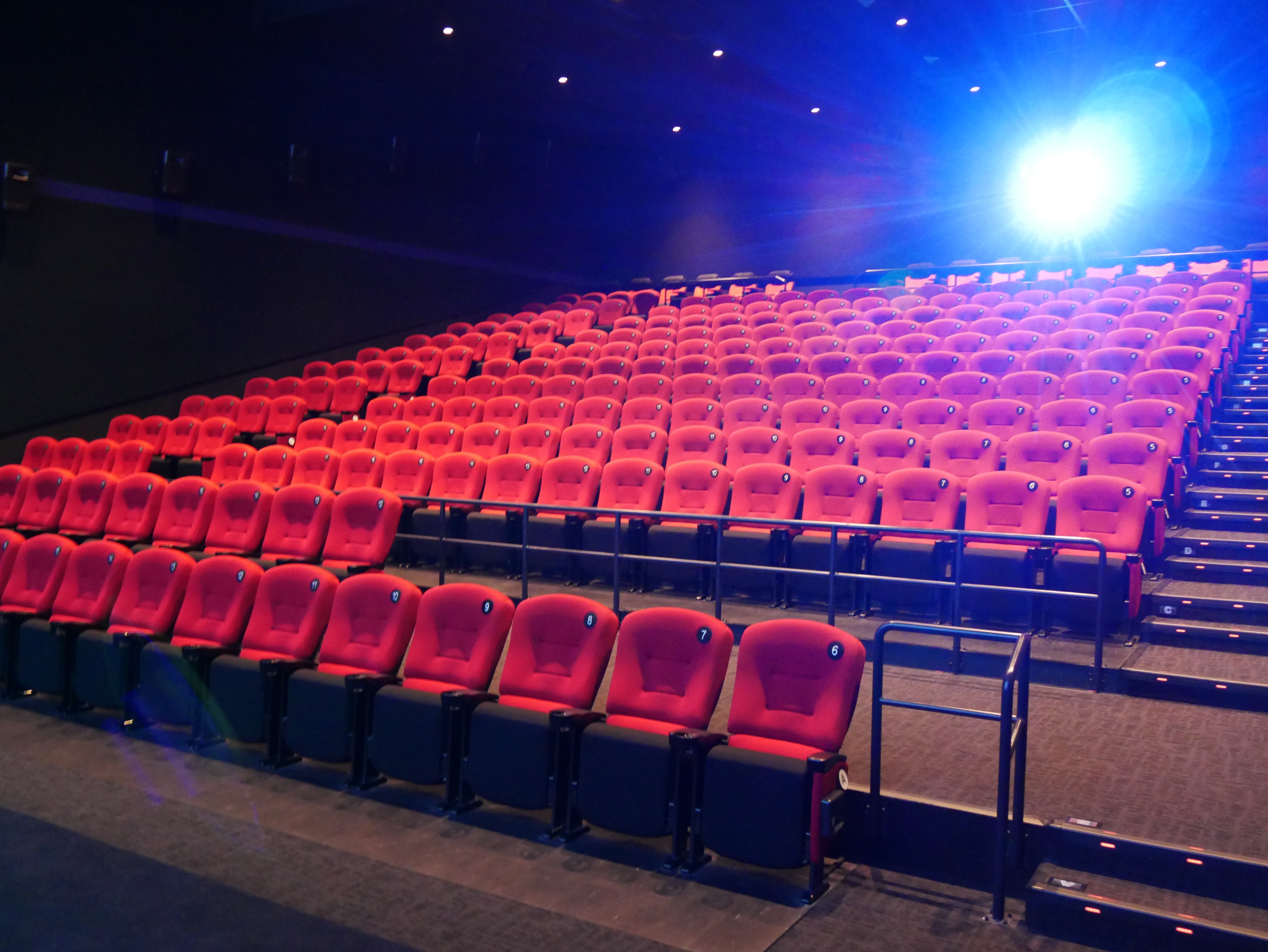 サンエー浦添西海岸 Parco City パルコシティ 配信もいいけど 映画館で見る映画は格別ですよね スクリーンでみる大迫力の映像 音声が恋しいこの頃 皆さまにシネマの雰囲気をお届けできないかと思い ユナイテッドシネマ にご協力頂き パルコ