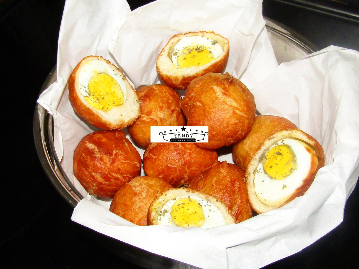 TendyCulinaryFo's tweet photo. Stuffed Fatcooks/Magwinya, I used boiled eggs to stuff them, you can use anything you want to stuff e.g meatballs.
#tendyculinaryfocus #Fatcook #Magwinya #Food #Foodiechats #Foodies #FoodofTwitter #Zimbabwe https://t.co/r7rbDbZ4Ae