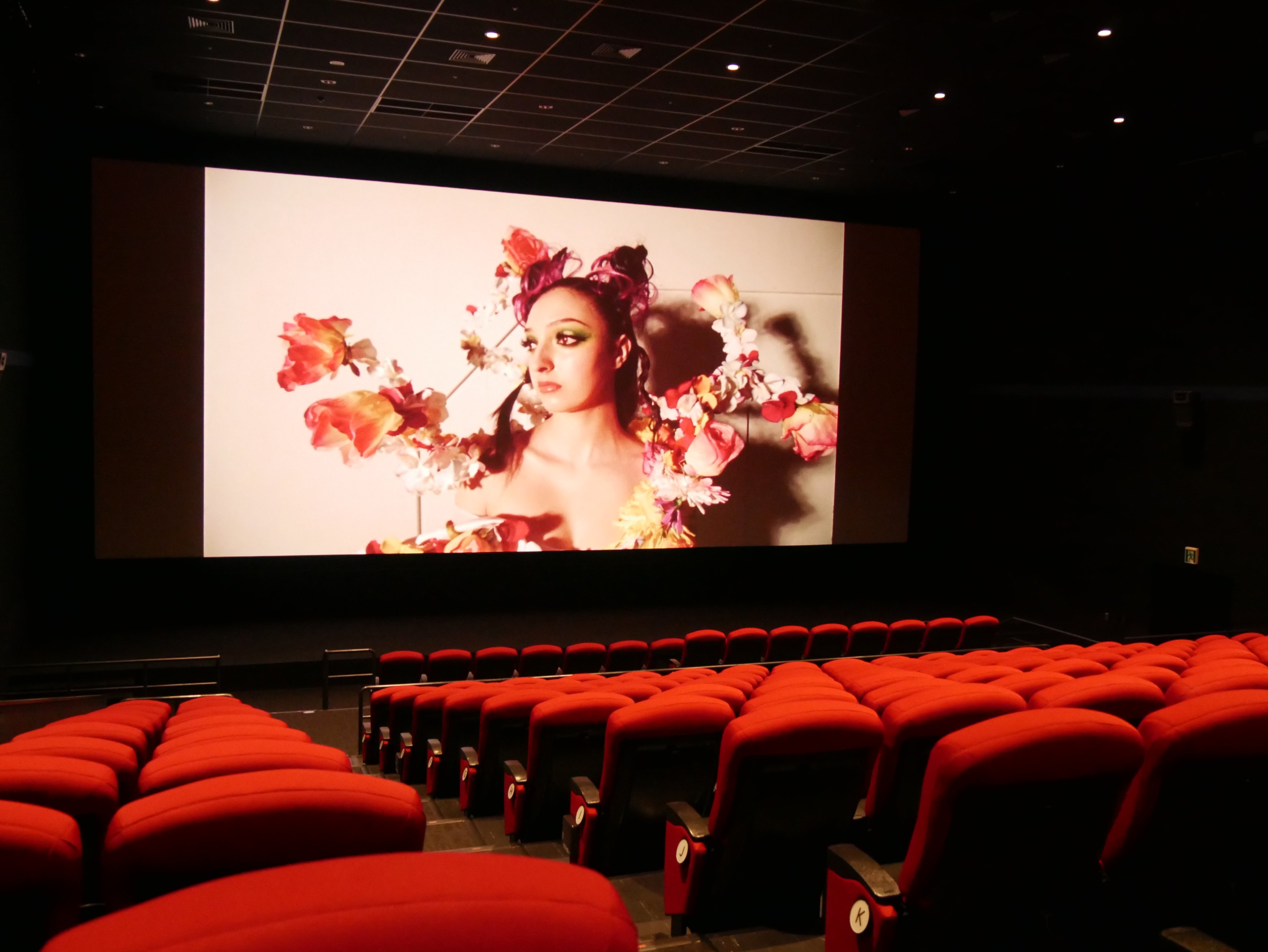 サンエー浦添西海岸 Parco City パルコシティ 配信もいいけど 映画館で見る映画は格別ですよね スクリーンでみる大迫力の映像 音声が恋しいこの頃 皆さまにシネマの雰囲気をお届けできないかと思い ユナイテッドシネマ にご協力頂き パルコ