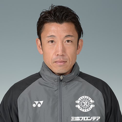 柏レイソル アウェイ ユニフォーム 栗澤僚一 No.28ヨネックス 栗澤コーチより一言✍️】 この年のユニフォームの上から黄色、黒、黒