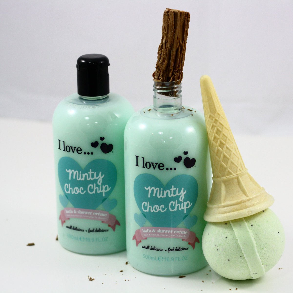 IloveHQ's tweet photo. Start your day by showering in deliciously sweet and refreshing Minty Choc Chip ๐ซ ๐ #ilovecosmetics #iloveoriginal #ilovemintchocchip #ilovescents #happynationalchocchipday #yesitsathing ๐ https://t.co/7SBMbEv1WW