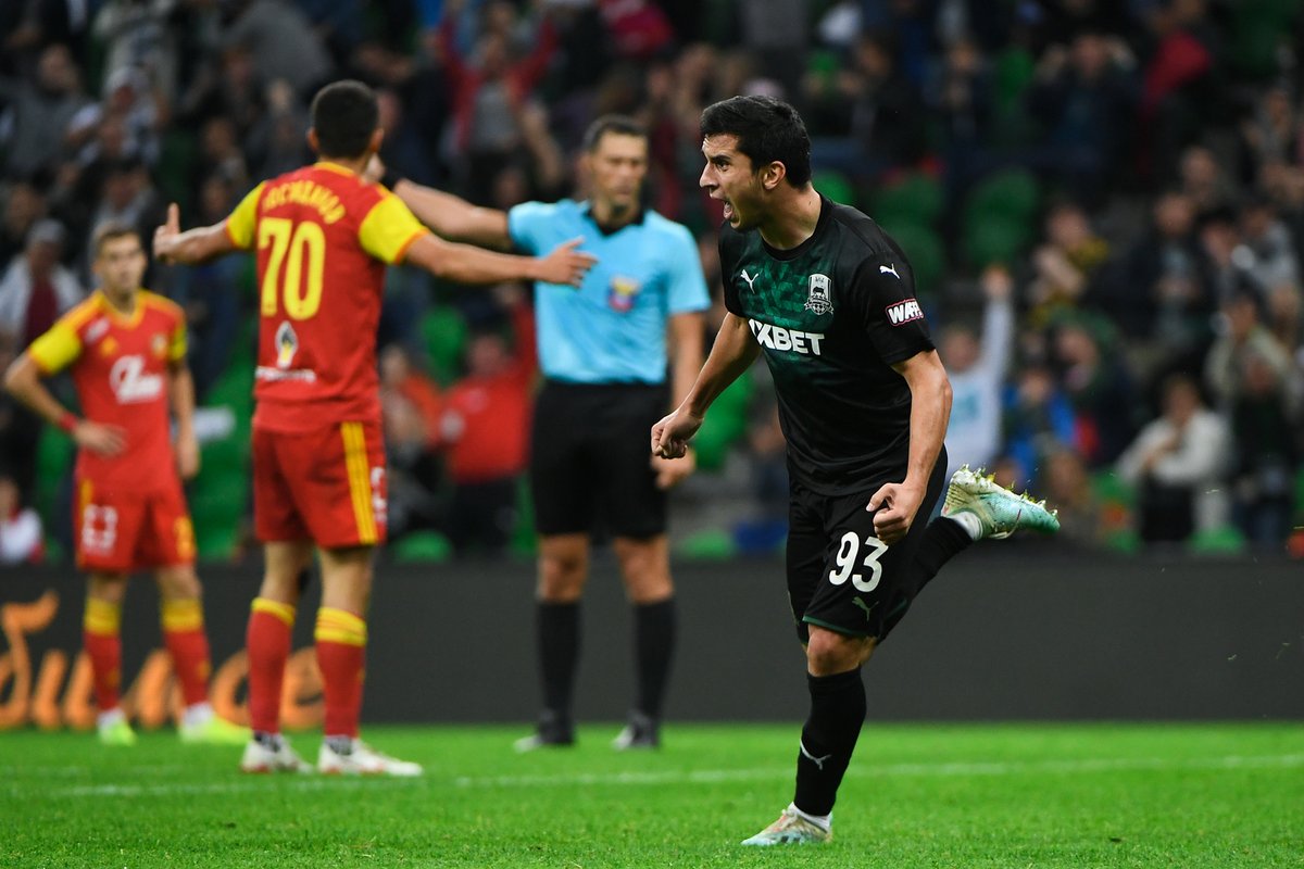 premierliga_en's tweet photo. ✍ Describe Magomed-Shapi Suleymanov using emojis only
#RPL #Krasnodar #Shapi https://t.co/LFhFfeyi6R