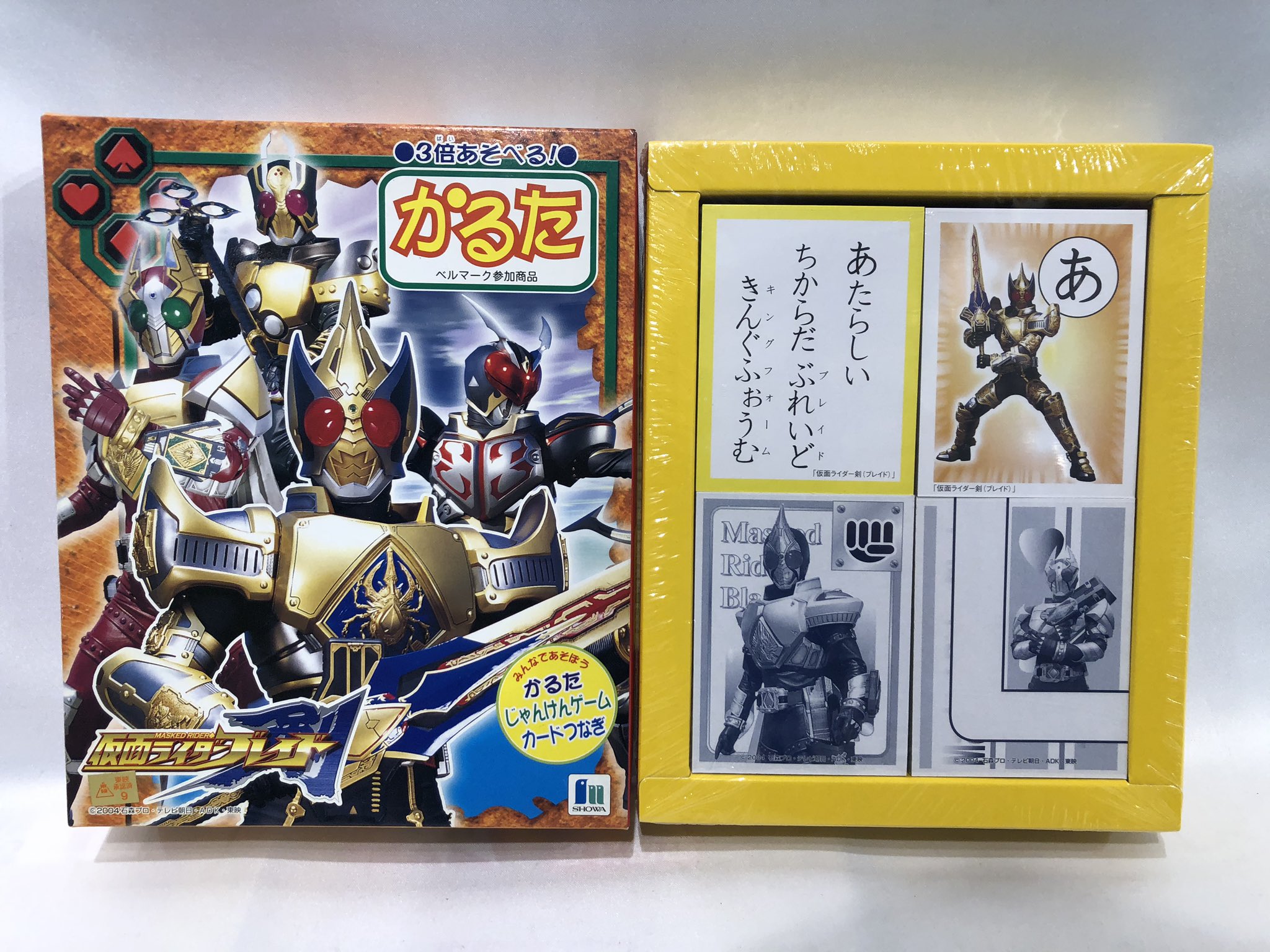 アダムスキー Sur Twitter 仮面ライダー剣のかるたが未開封で入荷です な は な ぜ見てるんです かな と思いきや な ぞの男 伊坂がレンゲルのベルトを作らせた でした 言葉のチョイスが渋すぎません アダムスキー Sur Twitter 仮面ライダー剣のかるたが未開封で入荷です な は な ぜ見てるんです かな と思いきや な ぞの男 伊坂がレンゲルのベルトを作らせた でした 言葉のチョイスが渋すぎません