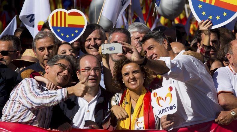 Kasadesus's tweet photo. Manifestació al barri de Salamanca.... a no calla, que aquests només els han donat menjar per créixer, i ara ‘que malos todos’ #coronapijos #psoefail https://t.co/I4fGk9oagL