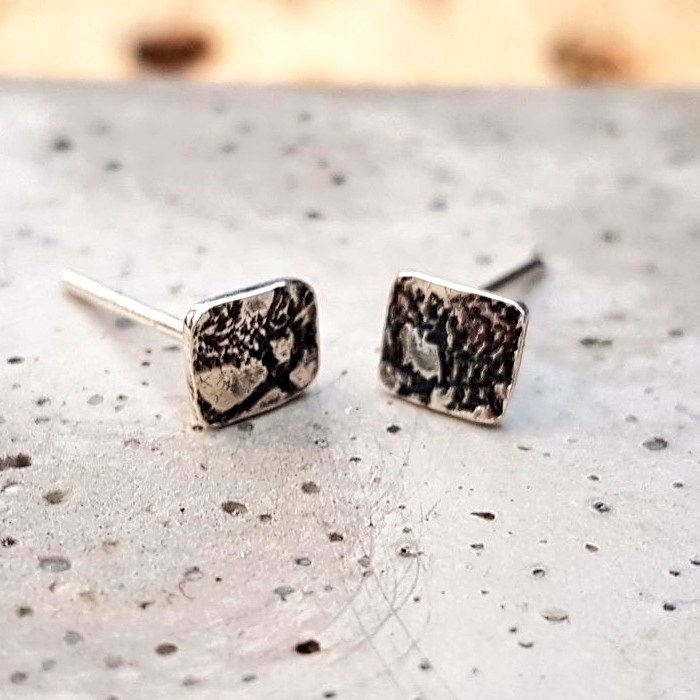 i_love_dolly's tweet photo. Hey #earlybiz. I'm feeling cool non-fuss vibes of a #fridaymorning. So I'm sharing these silver studs with you today, which were textured with lace ♡
https://t.co/x3QuHLZLnT
#handmade #silverstuds #bohostuds #pretty #onlineshoprt #simplestuds #coolstyle #FridayMotivation https://t.co/EovxMJ3nYo