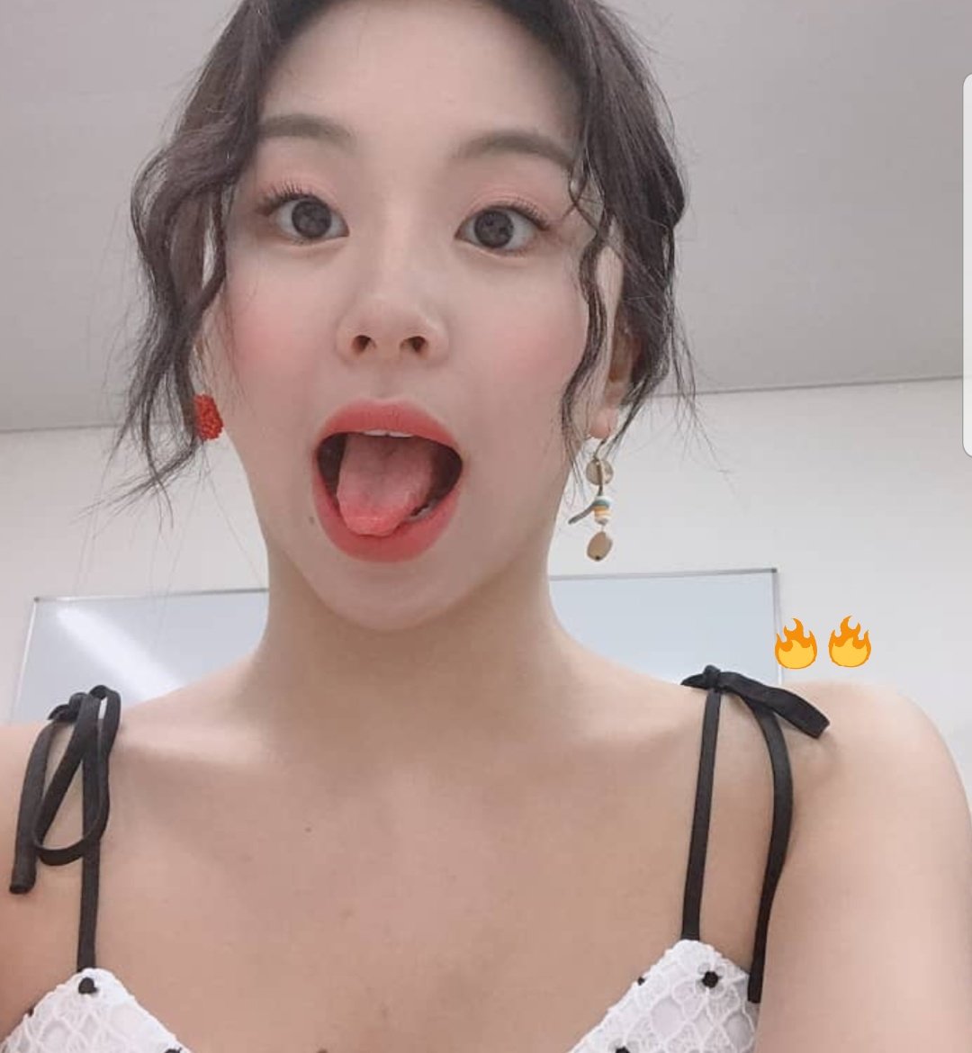 KtownPnky's tweet photo. @sonchaesthetic @cheesy_kimbapp @JYPETWICE Chaeyoung is a God👑 https://t.co/Uf4iDTYygp