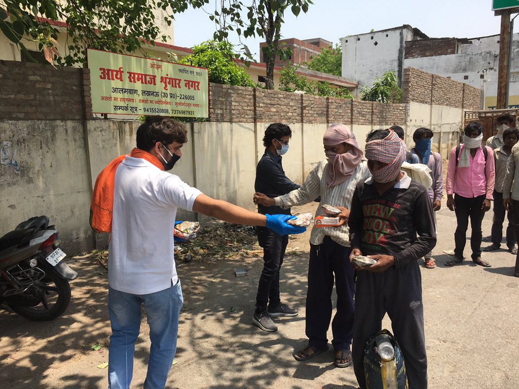 ErDevkumar3's tweet photo. @yogeshrai56 @ERYASIRSHAIKH @anuadbst @Arunsgh499 @ArpanaUpadhyay2 
Helping the needy and poor with the grace of god. https://t.co/yBQOqlkErW