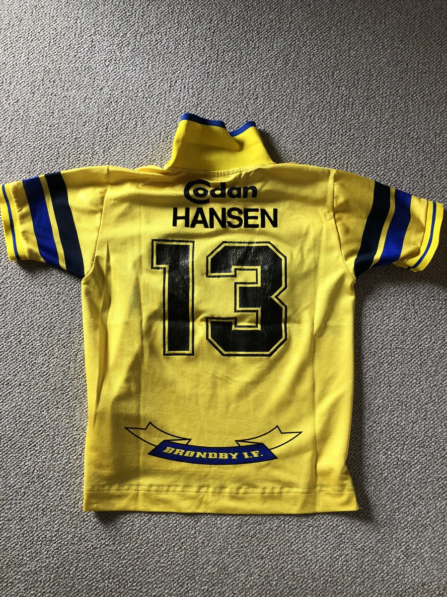 BredvigLarsen's tweet photo. Nu varer det ikke mange år før sønnike endelig kan passe disse legendariske trøjer 😍 #bif #brøndbyif #Barca #fcbarcelona #bohansen #ebbesand #ronaldo #denrigtigeronaldo https://t.co/mhvmwiBZGH