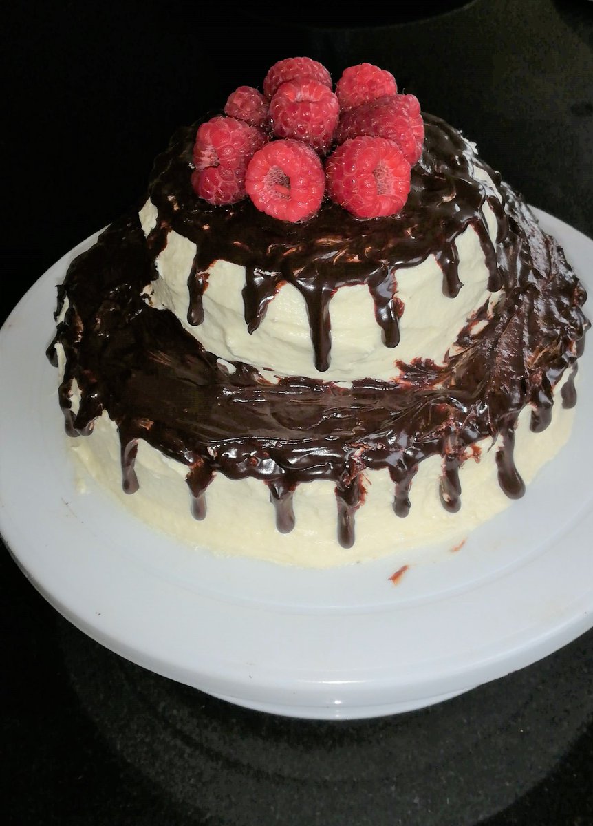 StJohnsSTEM1's tweet photo. Quite envious of Sophia's household getting to eat this amazing cake she made! #dtchallenge #stjohnsathome #foodlessons https://t.co/8RiY5YsuTa