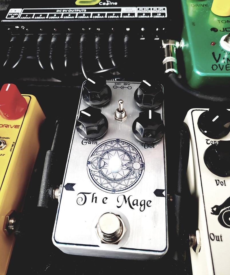 lyrezurah's tweet photo. Fun fact! Did you know our multi-talented guitarist designs &amp; builds his own effects pedals? How cool is that!? 😎🤘 #funfactfriday #guitarpedals #guitareffects #diy #handmade #pedalboard #musicfromthehomefront https://t.co/DFZjGfLAeM