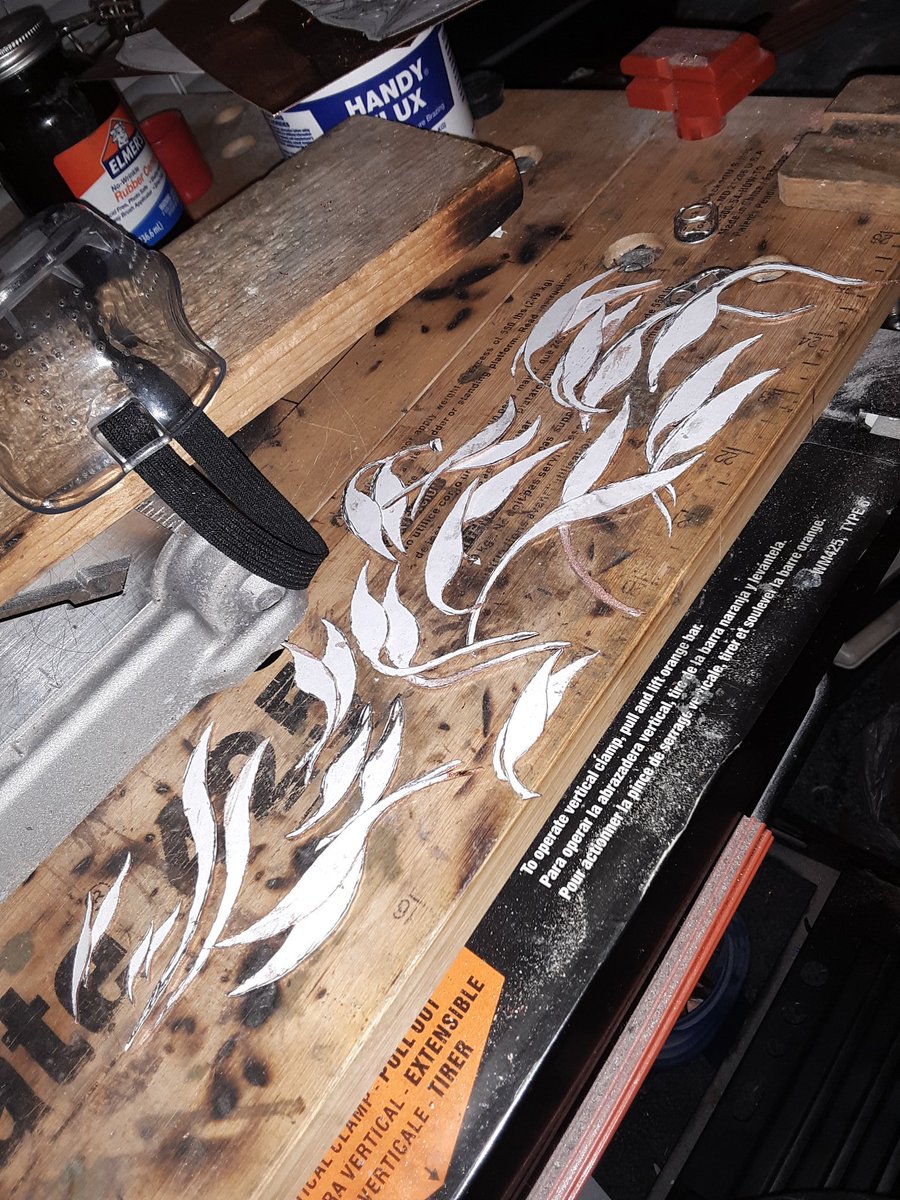 CandaceArtist's tweet photo. #EarlyBiz #wippic for the #circlet of #Galadriel, silver leaf edition. Eventually, pic #1 will look like pic #2! https://t.co/Nd5FVxOvTl #weddingstyle #weddingseason #lotr #SmallBiz #shopindie #headpiece https://t.co/SVpxhxbtX4