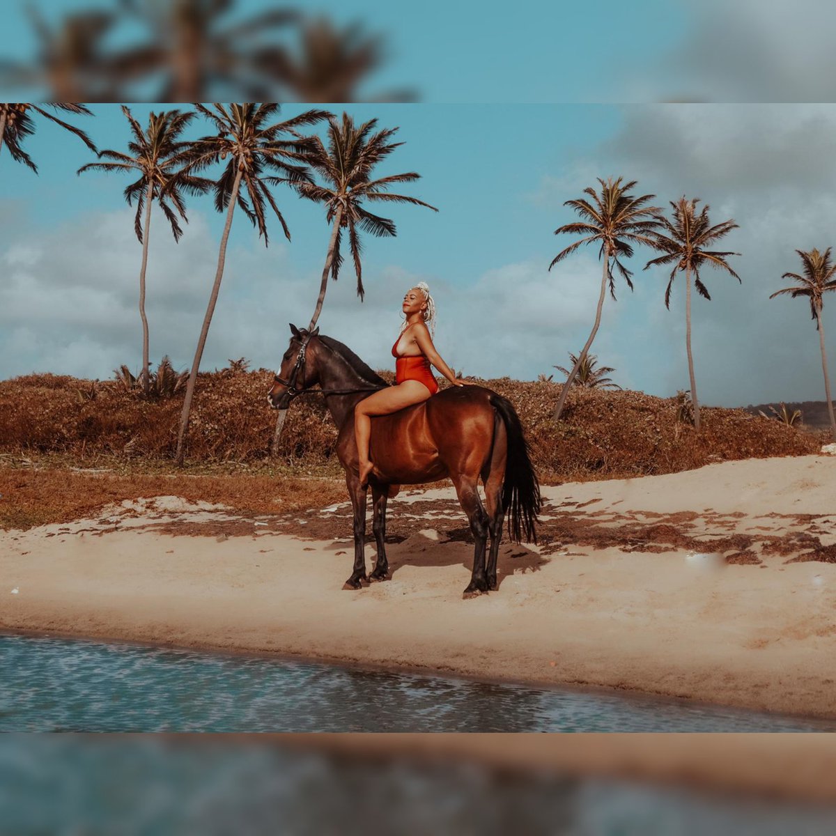 ke_goddess's tweet photo. Just a girl living in a quarantined world🌴.
Thank you father for blessing and guiding me into year 26.
I'm internally grateful .
Special thanks to @GabbiieMilo for slaying my face!🤗 https://t.co/9XxMiWutbX