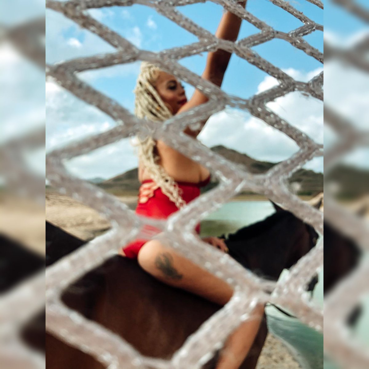 ke_goddess's tweet photo. Just a girl living in a quarantined world🌴.
Thank you father for blessing and guiding me into year 26.
I'm internally grateful .
Special thanks to @GabbiieMilo for slaying my face!🤗 https://t.co/9XxMiWutbX