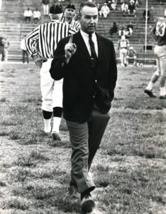 hiccupcityblues's tweet photo. RIP Coach #PepperRodgers. The last #KUfootball coach to win a league championship. His staff included John Cooper, Terry Donahue and Dick Tomey. https://t.co/ci9CqVxR1G