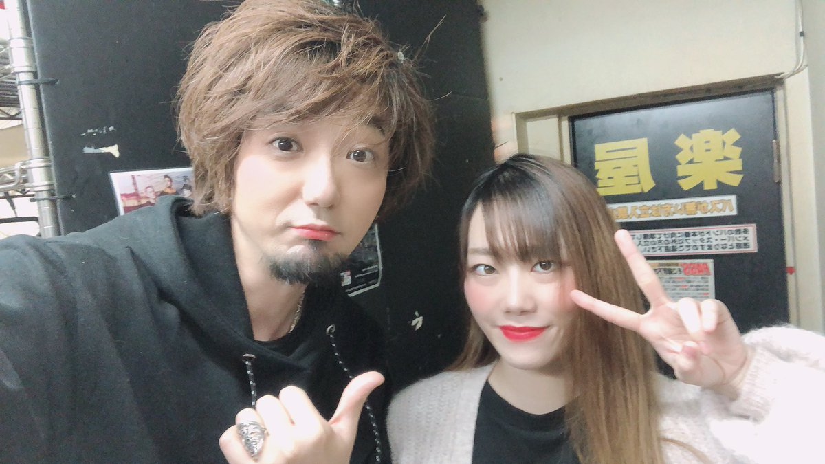 kanako_nxx's tweet image. 5月は色んな人が誕生日なので毎年めっちゃ飲んでるイメージがあるけど今年は自粛ですね😌✨

先輩方お誕生日おめでとうございますー🎉!!

ぱるっくくんだけ2ショ撮らしてくれた事ないからこんなんしかない🤦‍♀️ww

#DJPALLUC
#MONJI2C
#MOHI
#MASSCO