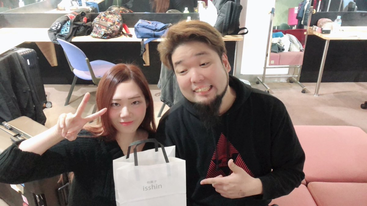 kanako_nxx's tweet image. 5月は色んな人が誕生日なので毎年めっちゃ飲んでるイメージがあるけど今年は自粛ですね😌✨

先輩方お誕生日おめでとうございますー🎉!!

ぱるっくくんだけ2ショ撮らしてくれた事ないからこんなんしかない🤦‍♀️ww

#DJPALLUC
#MONJI2C
#MOHI
#MASSCO
