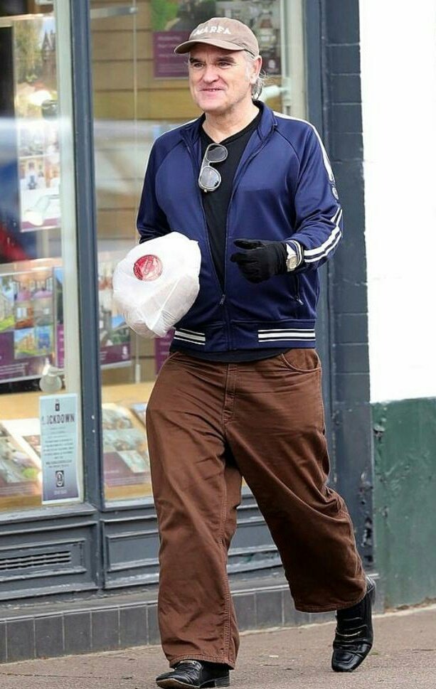 mozholdingstuff's tweet photo. Morrissey holding a loaf of bread he has just purchased https://t.co/WqJDy4f0uj
