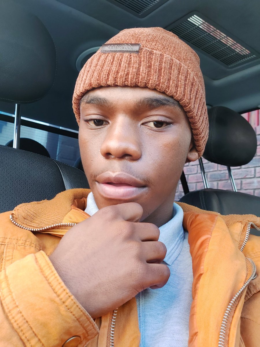 Okay ,,everyone who see this 
Raise your hand and I follow back