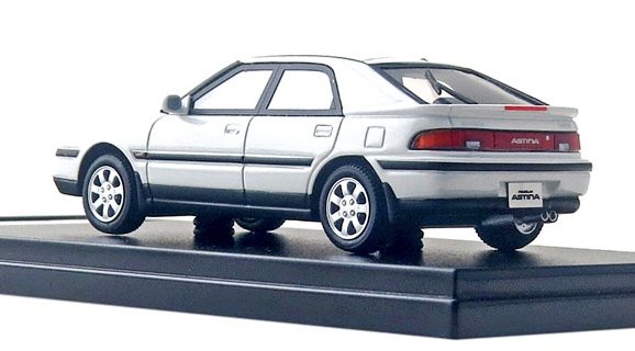 マツダ車のミニカーが得意なハイストーリーより、BGファミリアの5ドア