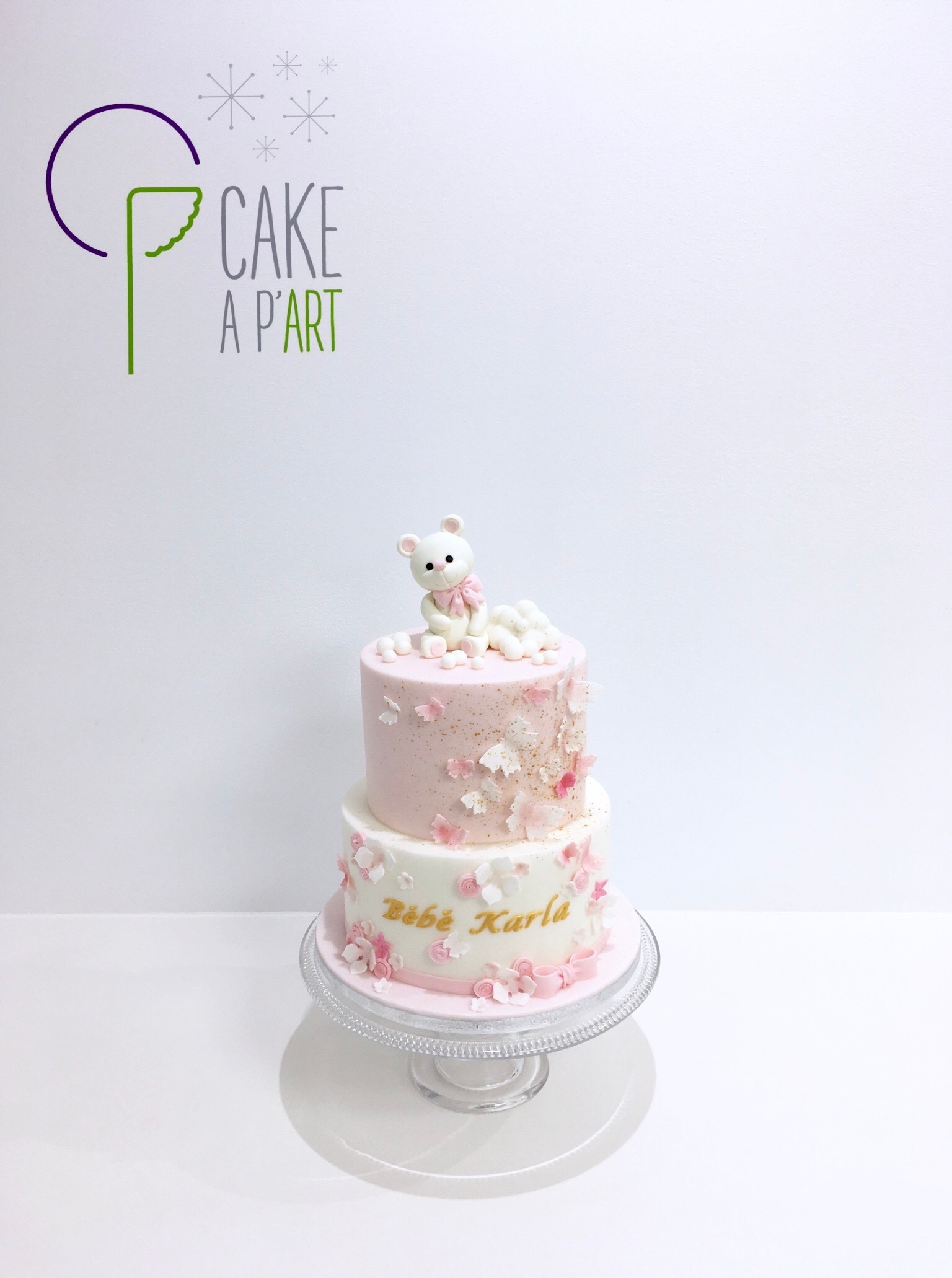 Cake A P Art Gateau Anniversaire Personnalise Ourson Blanc Papillons Fleurs Eclats Dores Cakedesign Mariage Wedding Weddingcake Piecemontee Gateau Anniversaire Dessert Personnalise Evenementiel Perpignan Pateasucre