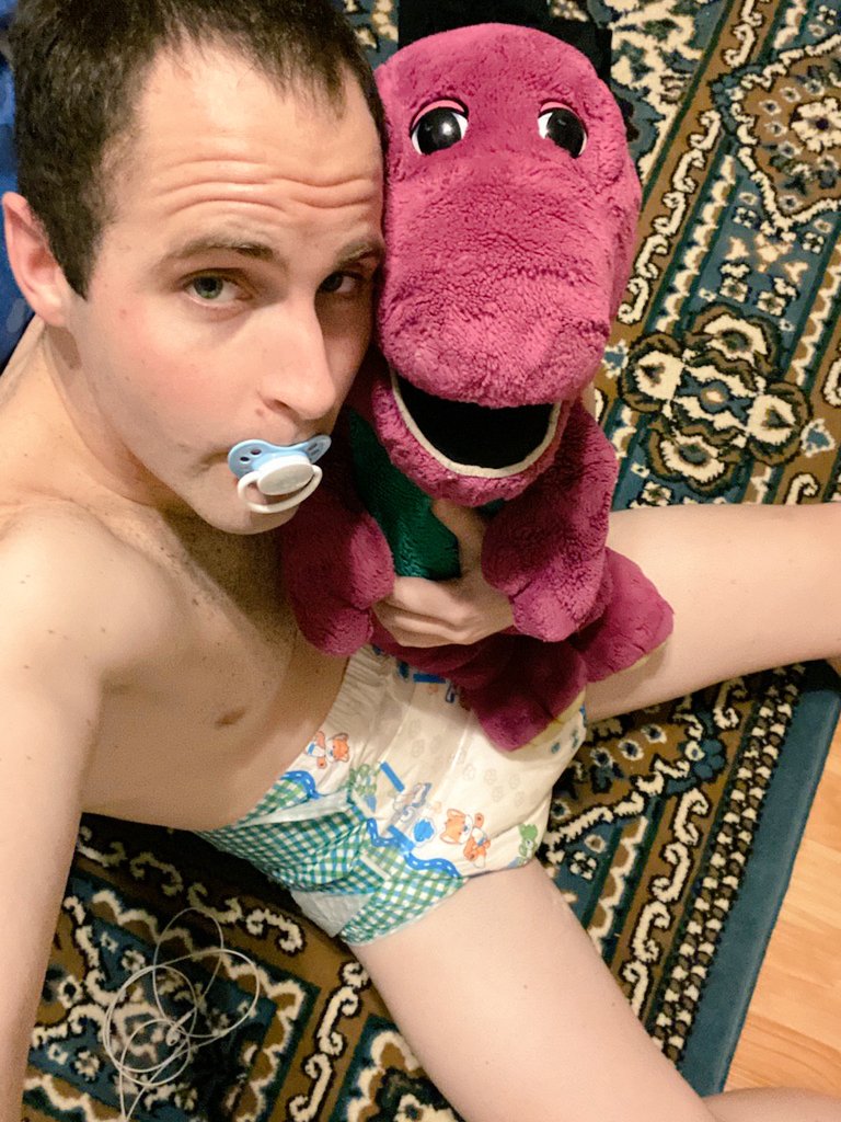 Just <a href="/DiezelRaccoon/">Diezel🇺🇸</a> getting his selfie with his favorite plush. Even sporting one of his favorite diapers, hope you all enjoy as much as he does~